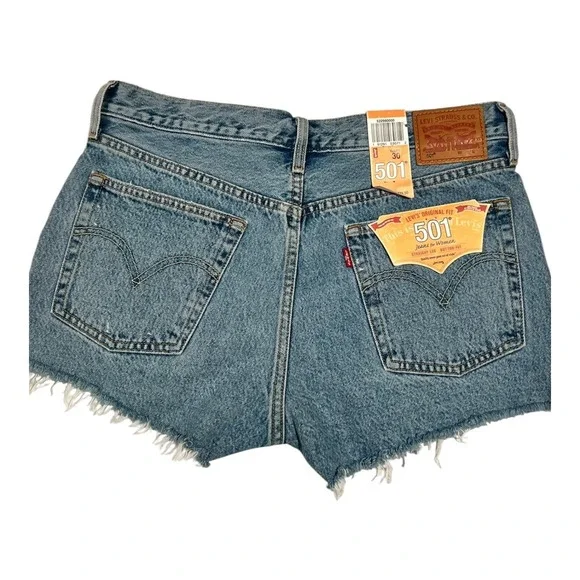 NWT Levi's 501 Denim‎ Shorts Women's 30 Light Wash Frayed Hem Classic Style - Picture 2 of 14